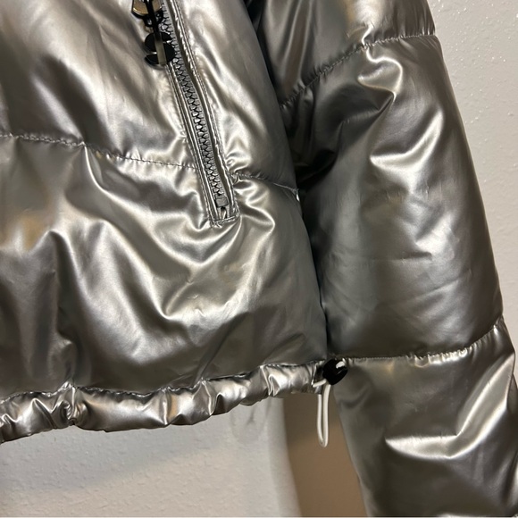 Sports Illustrated Metallic Silver and White Puffer Jacket - Picture 4 of 6
